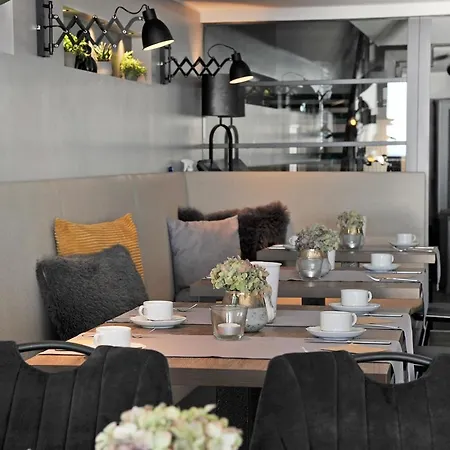 Am Berghang ホテル 3*