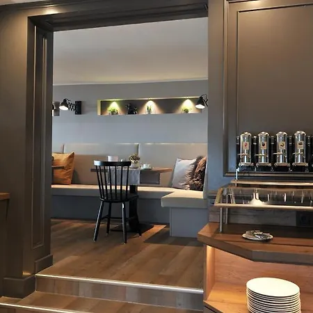 ホテル Am Berghang 3*