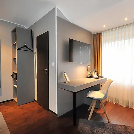 Hotel Am Berghang 3*