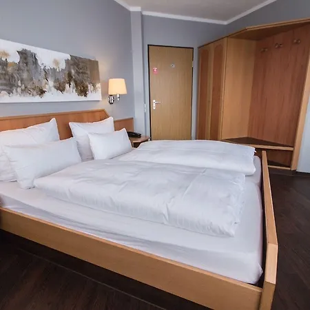 Am Berghang Hotell 3*
