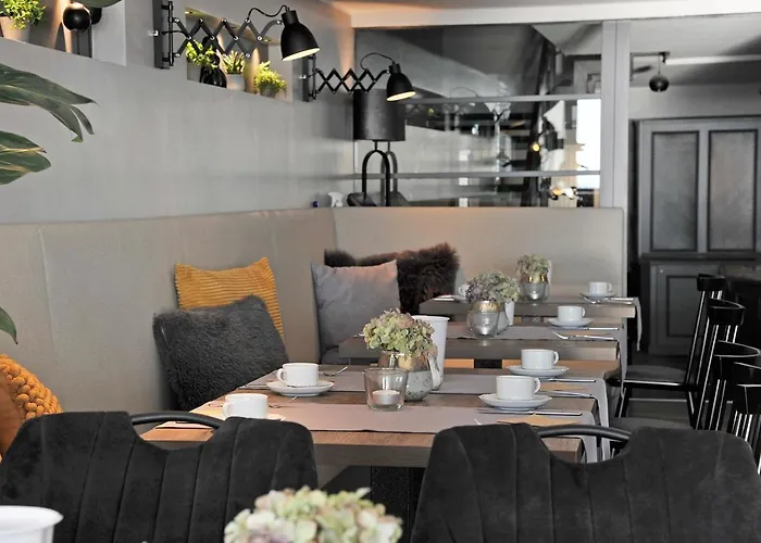 Am Berghang Отель 3*