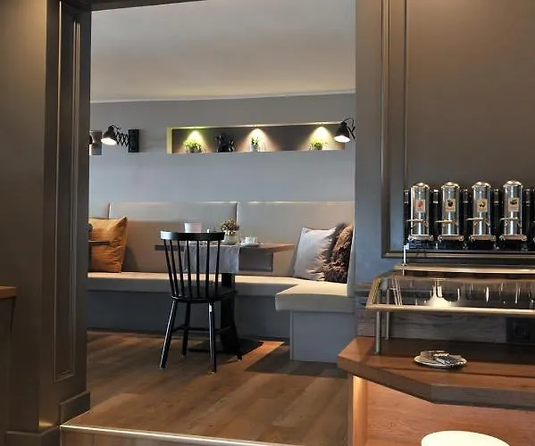 Отель Am Berghang 3*