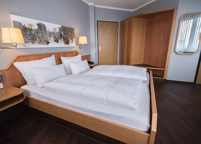 Am Berghang Отель 3*